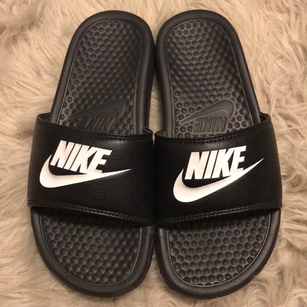 NIKE SLIDES